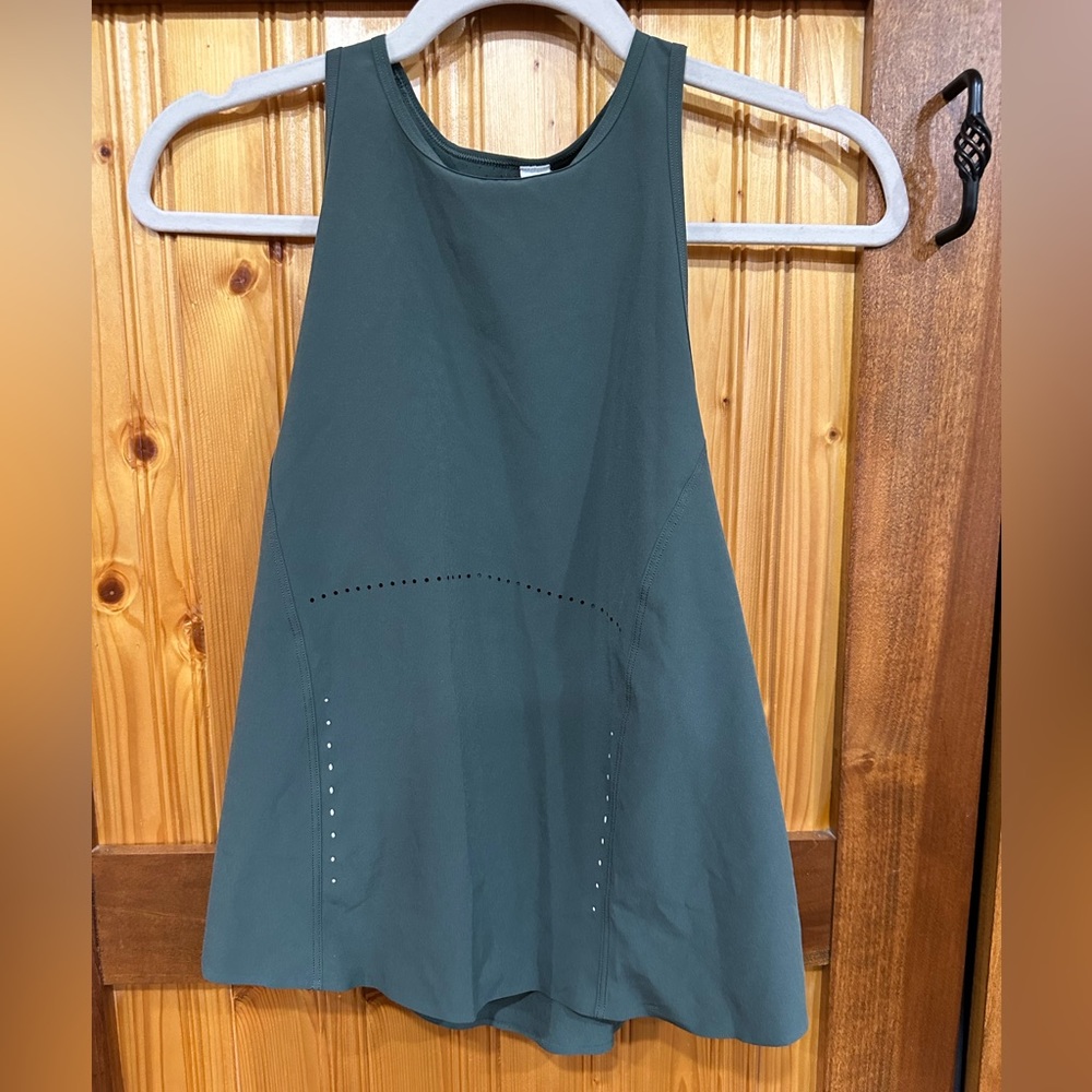 Lululemon size 4 green tank top